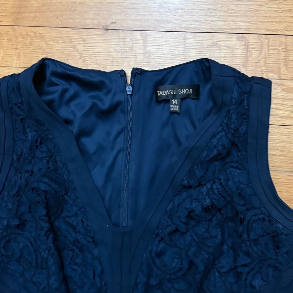Tadashi‎ Shoji Navy Gown - Sleeveless V Neck Lace - Picture 3 of 4